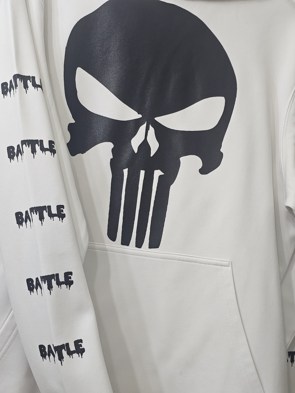 Whit Battle Hoodie with Black Skull Graphic